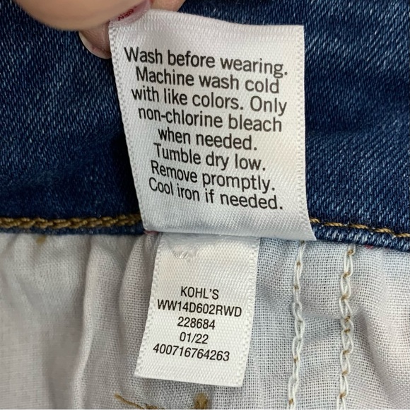 Nine West Mid Rise Bermuda Medium Wash Jean Shorts With Raw Fringe Hem New Nwt - Picture 10 of 16